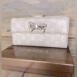 W015. Gucci Princy GG Signature Continental Wallet